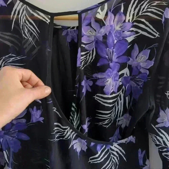 NORTHERN REFLECTIONS  | Women's Purple/Black/White Sheer Floral Blouse - Picture 5 of 6
